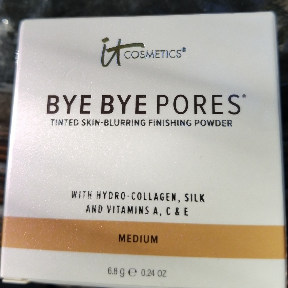 IT Cosmetics, Bye, Bye Pores Finishing Powder